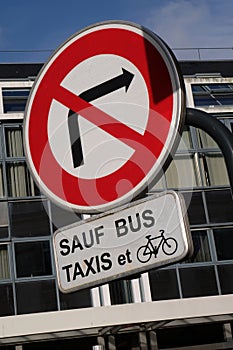 Sign prohibiting turning right French except for buses, taxis and bikes