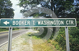 A sign that reads ï¿½Booker T. Washington Ctr.ï¿½