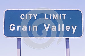 A sign that reads ï¿½city limit grain valleyï¿½