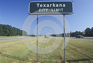 A sign that reads ï¿½Texarkana City Limitï¿½