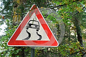 Sign slippery road