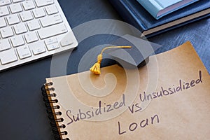 Sign Subsidized vs unsubsidized student loan and graduation cap.