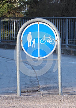 Sign to separate promenade and biking area