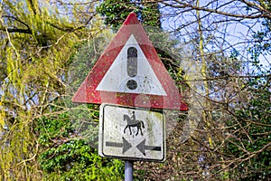 Sign to watch out for horseriding from both sides