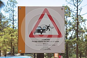 A sign in a tourist area advises not to leave valuables in the car