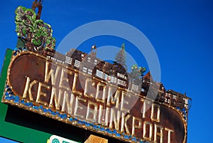 A sign welcomes visitors to Kennebunkport Maine