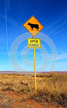 Signage next to the road in the high desert - Open range - cow - West of the USA