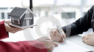 Signing a home purchase contract, sales manager has proposed terms