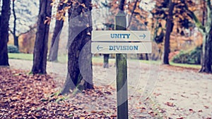 Signpost with arrows pointing two opposite directions towards Un