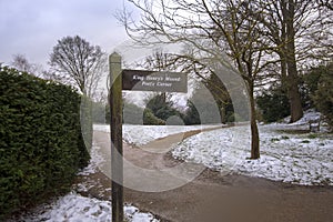 Signpost pointing to King Henry`s Mound in Richmond Park