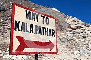 Signpost way to Kala Pathar