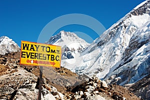 Signpost way to mount everest b.c. and himalayan p