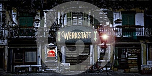 Signposts the direct way to Garage