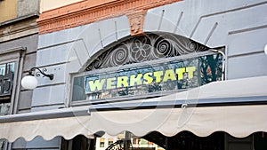 Signposts the direct way to Garage