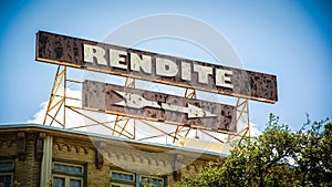 Signposts the direct way to yield