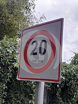 Signs for walking do not exceed speed