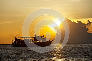 Silhouete photography of beautiful sunset sky and tourist diving