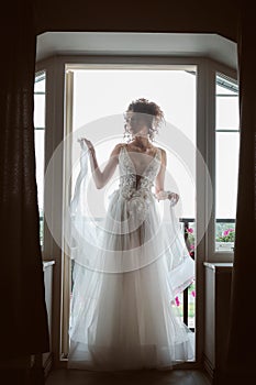 Silhouette of beautiful bride in traditional white wedding dress