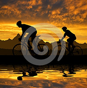Silhouette of the cyclists