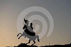 Silhouette shot of the statue of Heldenplatz in Vienna, Austria