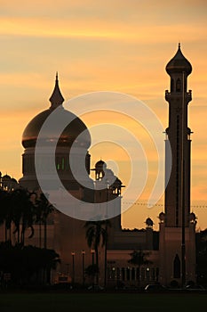 Silhouette of Sultan Omar Ali Saifudding Mosque at