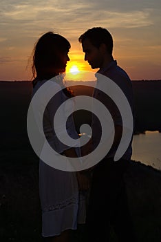 Silhouette sweethearts at sunset