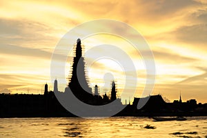 Silhouette of Wat Arun Ratchawararam Ratchawaramahawihan photo