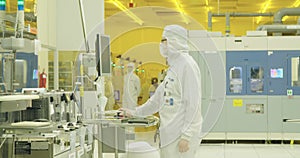 Silicon wafer manufacturing process in a clean room