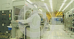 Silicon wafer manufacturing process in a clean room