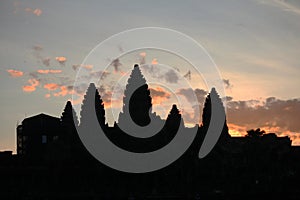 Sillhouette of the Angkor Wat main temple during a sunset