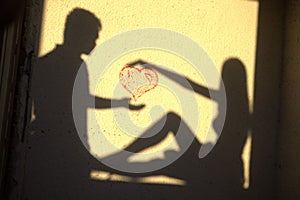 Sillhouette loving couple heart photo