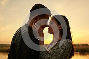 Sillhouette of young couple in love