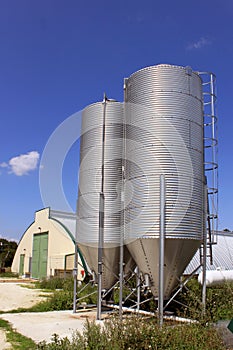 Silot for storing grain