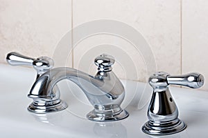 Silver chrome bathroom tap faucets moden style