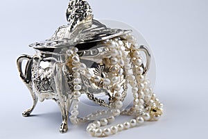 Silver jewelery box photo