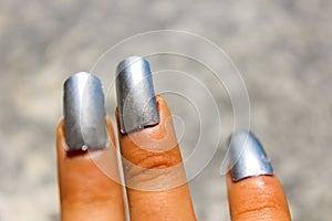 Silver nails to fascinate and amaze