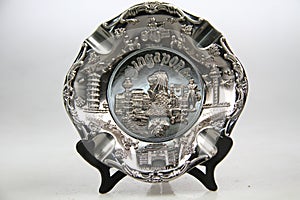 a silver plate with a picture of a merlion on it