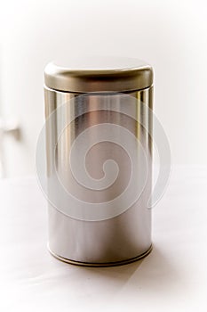 Silver Round Tin Cans With Gavarst Lid