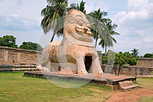 Simhakinar tank, Brihadisvara Temple complex, Gangaikondacholapuram, Tamil Nadu