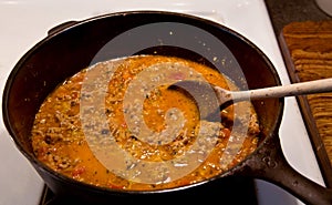 Simmering sauce Bolognese