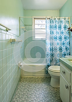 Simple dated 1950s bathroom. photo