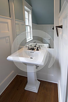 Simple elegant bathroom photo