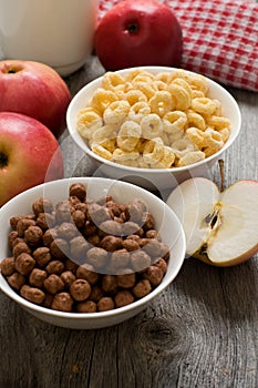 The simple food composition with apples and corn flacks