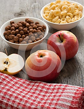 The simple food composition with apples and corn flacks