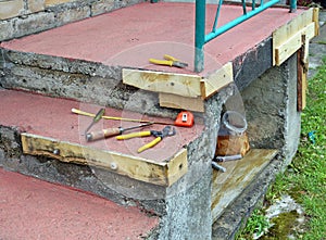 Simple homemade repair of the destroyed concrete porch