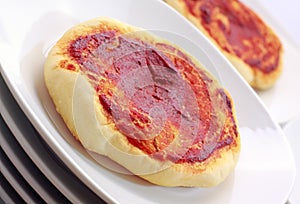 Simple small pizza (pizzette)