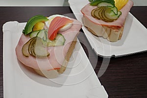 Simple snack bread with ham and vegetables
