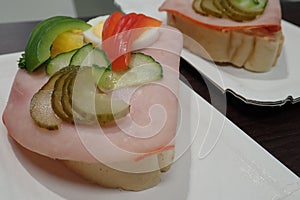 Simple snack bread with ham and vegetables