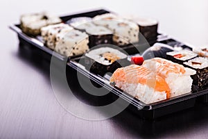 Simple sushi box