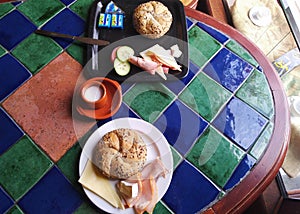 Simple and tasty breakfast in a pleasant atmosphere.